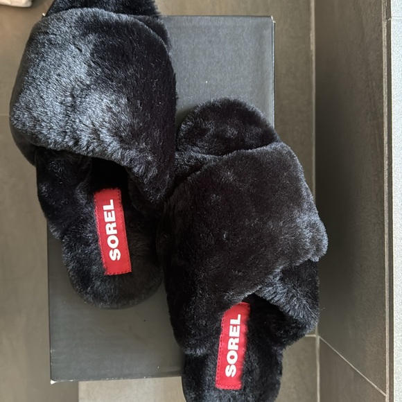 NWT ✨ Sorel slippers - Picture 3 of 4